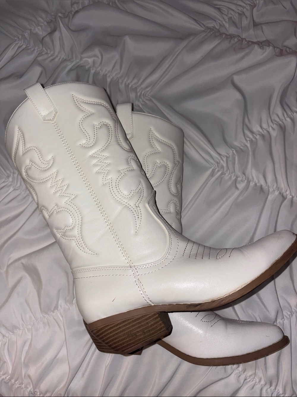 Amazon Women's White Western-Inspired Pull-On Heeled Boots